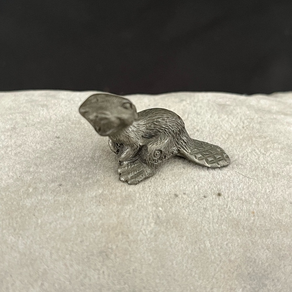 Tiny Pewter Beaver